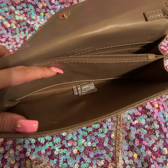 Elegant Olive Quilted Shoulder Bag - Picture 7 of 8